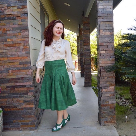 Green plaid retro style skirt. - Picture 1 of 5